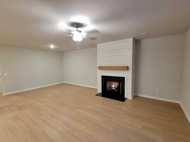 Building Photo - 207 Stockyard Cir