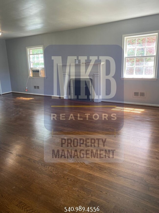Building Photo - 2 Bedroom 1 Bath Duplex in Grandin/Raleigh...