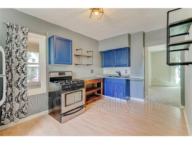 Building Photo - 1015 N 30th Ave