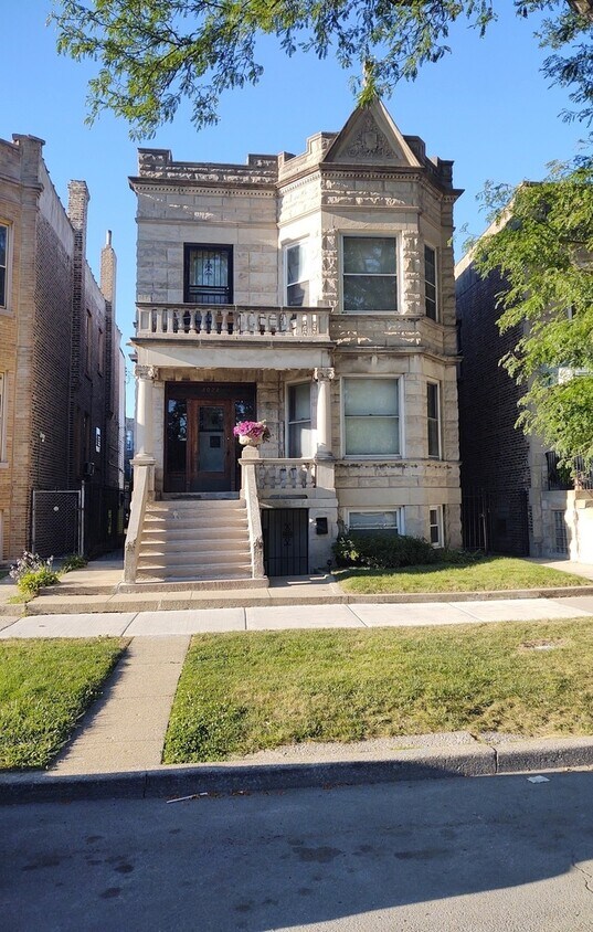 Foto principal - 4024 W Cermak Rd