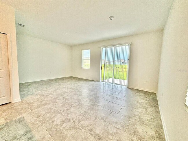 Foto del edificio - 3121 Laurent Lp