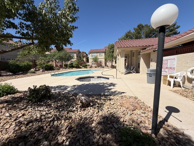 Pool - 520 Arrowhead Trl