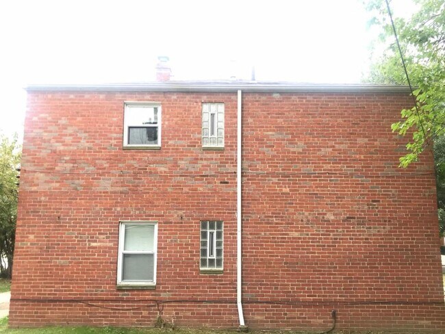 Building Photo - 20231 Crystal Avenue (upstairs)
