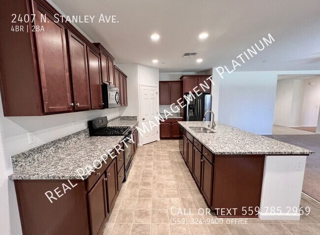 Foto del edificio - 2407 N Stanley Ave