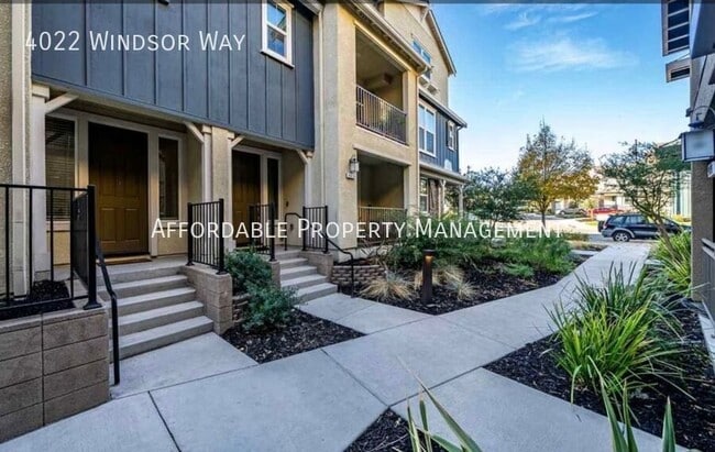 Photo - 4022 Windsor Wy Townhome