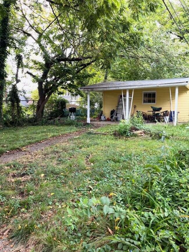 Building Photo - 1705 Edenside Ave