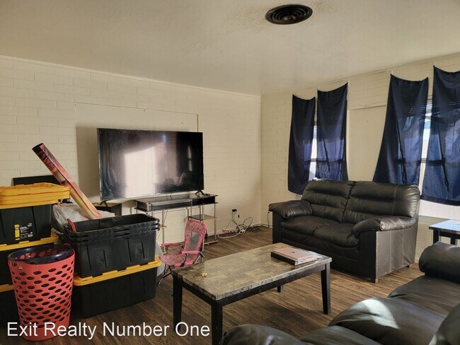 Building Photo - 2 br, 1 bath House - 1619 E. Nelson Avenue