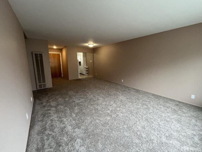 Building Photo - 124 Rivoli St