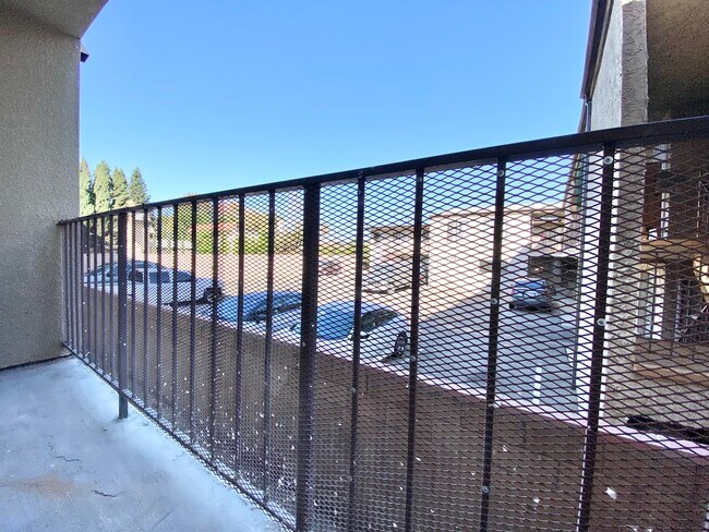 Foto del edificio - 7441 Hazeltine Ave