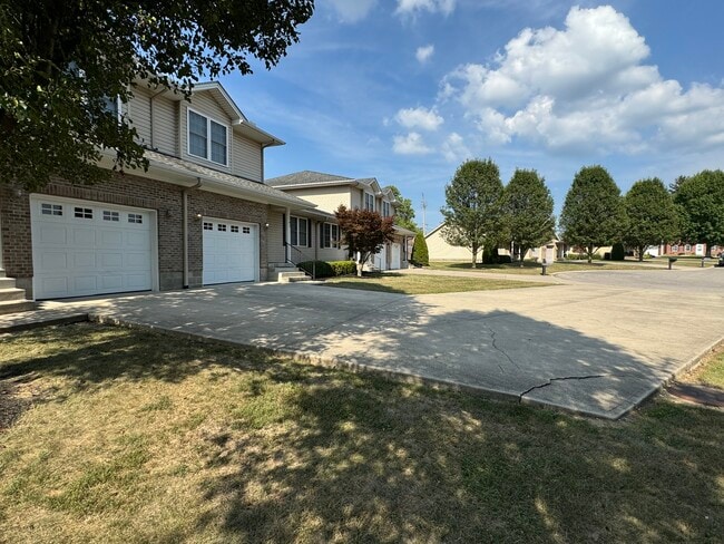 View of driveway and of Easy St. facing east. - 1341 Easy St
