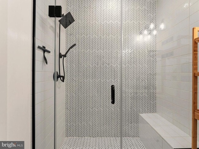 Building Photo - 1120 Penn St NE