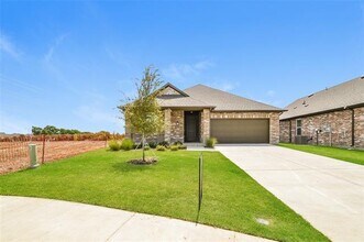 Building Photo - 2505 Finch Holw Dr