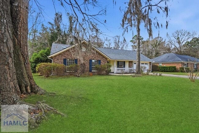 Building Photo - 405 Club Dr