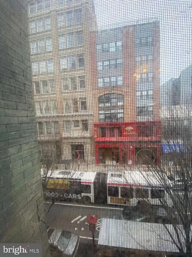 Primary Photo - 1028 Arch St
