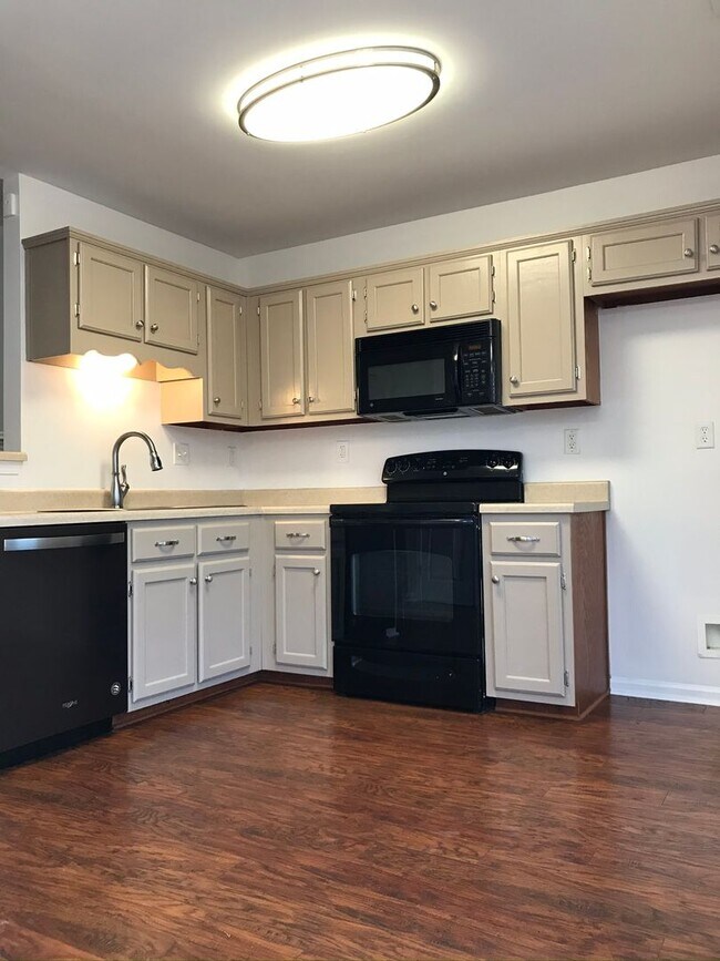 Building Photo - LVP FLOORING THROUGHOUT! 4 Bedrooms in Center Hill Elementary, Middle & High School District!