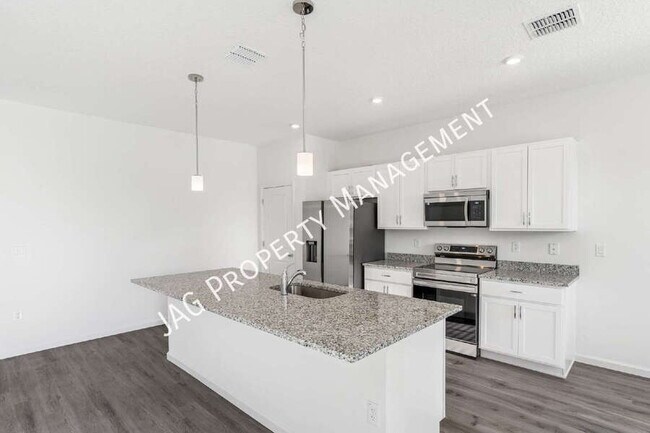 Building Photo - 2601 Hagoplan Ave SW