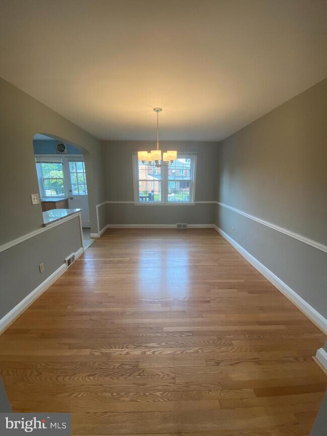 Building Photo - 110 Regester Ave