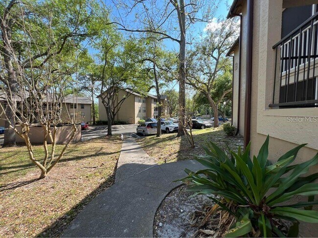 Foto del edificio - 976 Leeward Pl