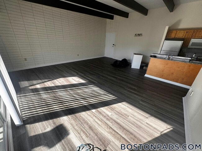 Foto del edificio - 16 Westgate Dr