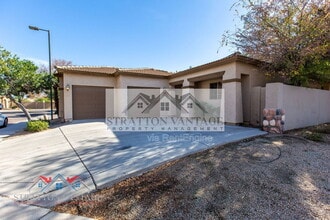 Building Photo - 925 E Madeline Dr