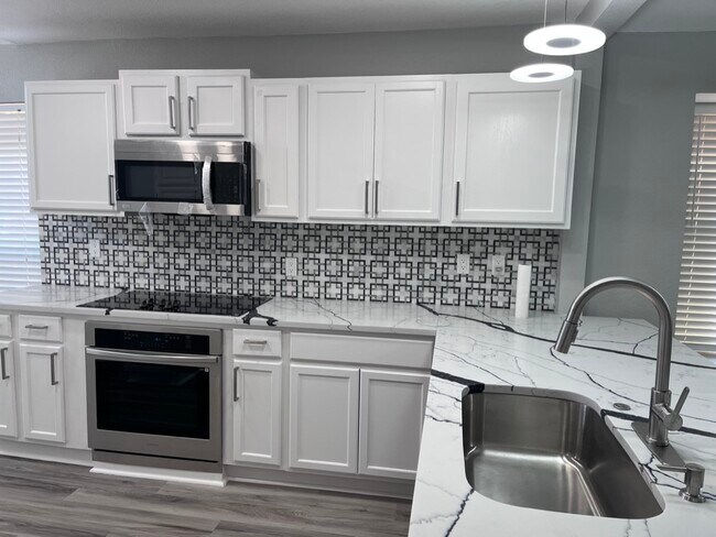 Foto del edificio - 6820 Douglas Creek