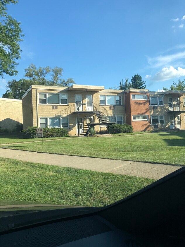1106 W Hawthorne St Unit H, Arlington Heights, IL 60005 Apartments in