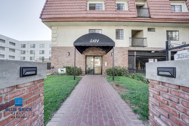 Foto del edificio - 5121 Klump Ave
