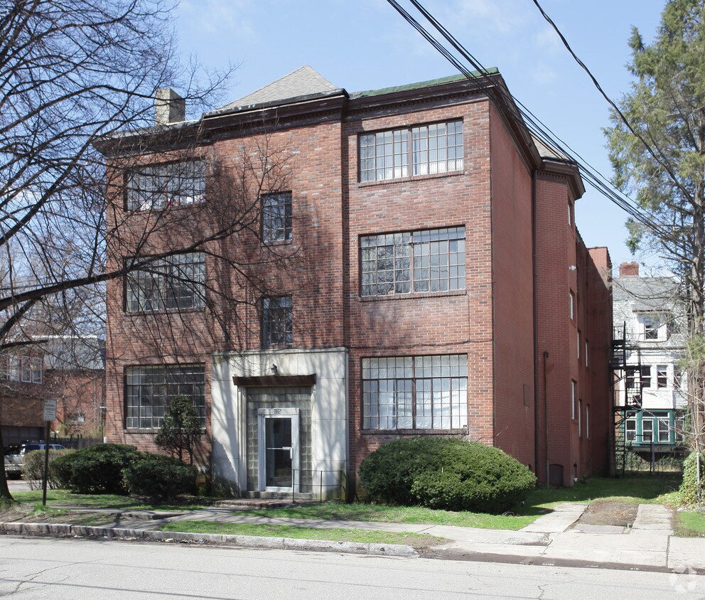 Primary Photo - 175 W River St
