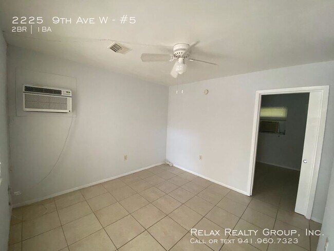Building Photo - Affordable 2Bed/2Bath Duplex in Bradenton!!