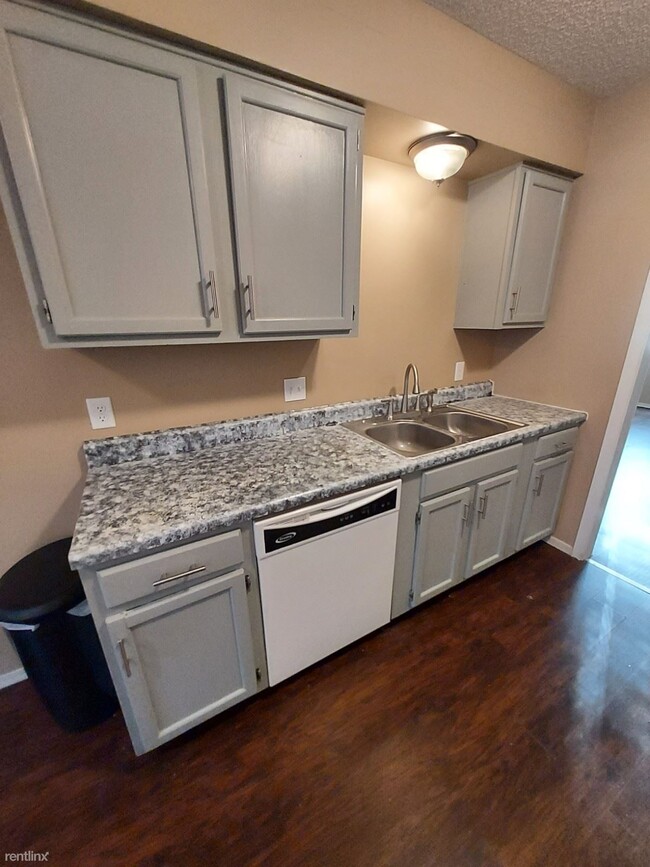Building Photo - 2 br, 1 bath Duplex - 524 S Ruth Ave