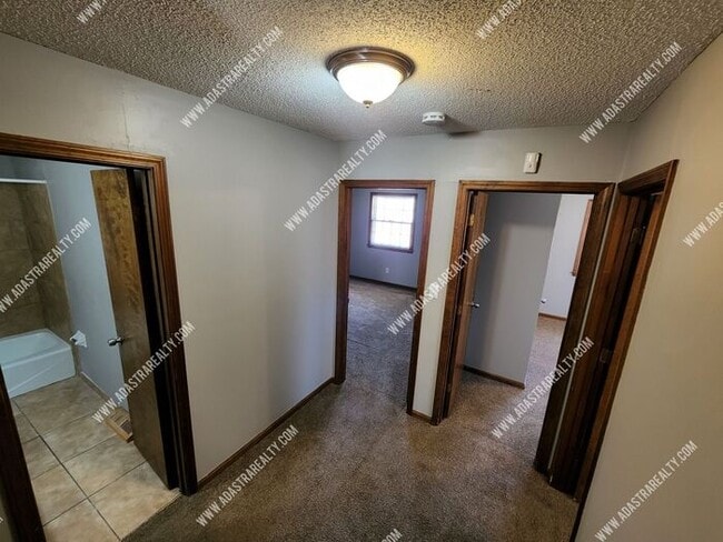 Building Photo - Amazing South KCMO Duplex in Raytown Schoo...