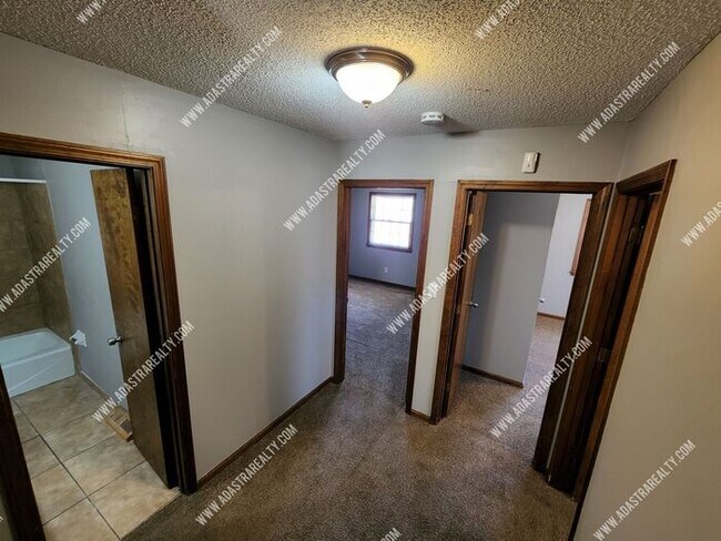 Foto del edificio - Amazing South KCMO Duplex in Raytown Schoo...