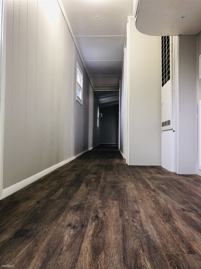 Building Photo - 20 Dinardo Manor