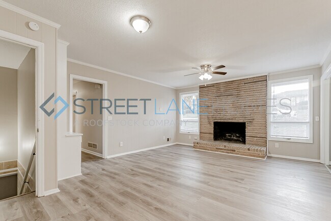Building Photo - REDUCED!