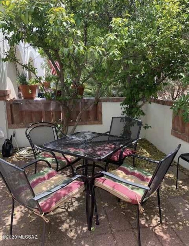 Patio - 393 S Paseo Madera