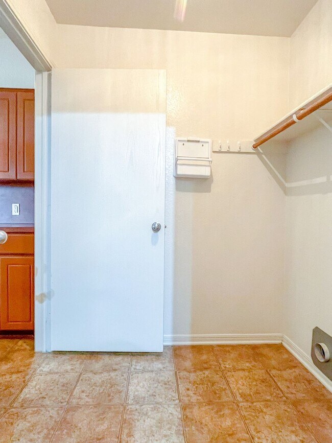 Foto del edificio - Available NOW!!!! This charming 1 story, 3...