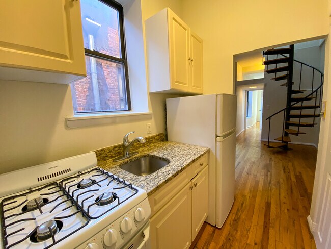 Foto del edificio - 203 W 82nd St