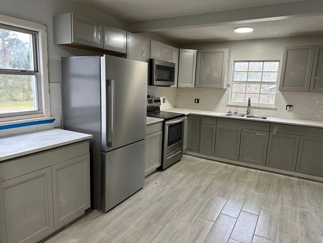 Building Photo - 2214 Peach Dr