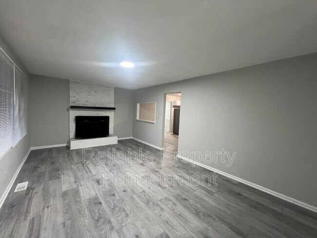 Building Photo - 2616 Brookwood Dr