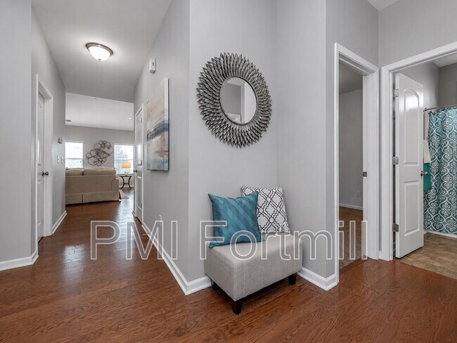 Building Photo - 1015 Albany Park Dr