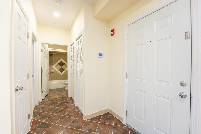 Foto del edificio - 44 Bergen Blvd