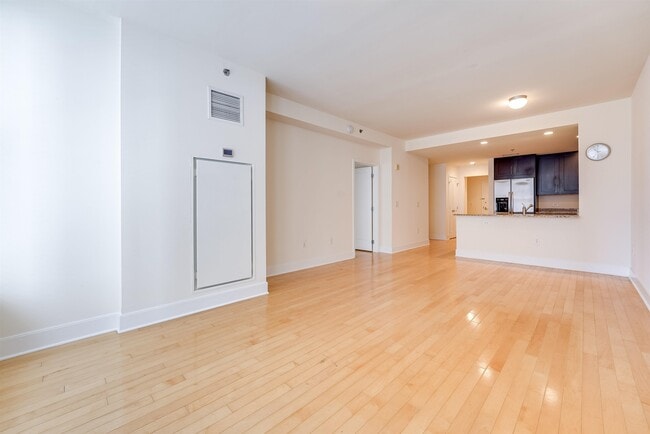 Building Photo - 1125 Maxwell Ln