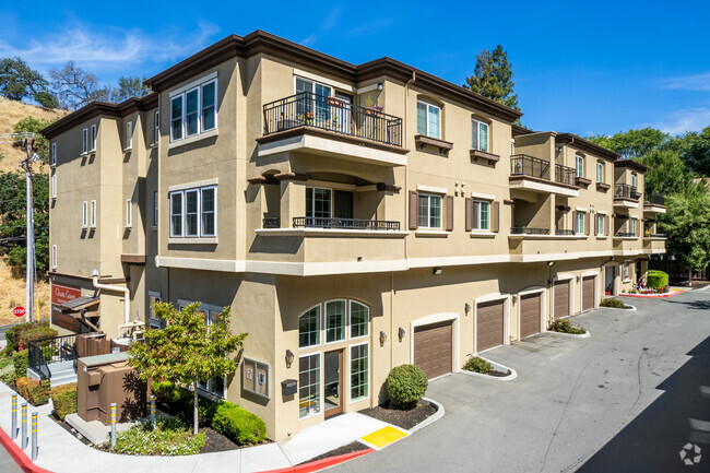 Building Photo - Cascara Canyon Apartments