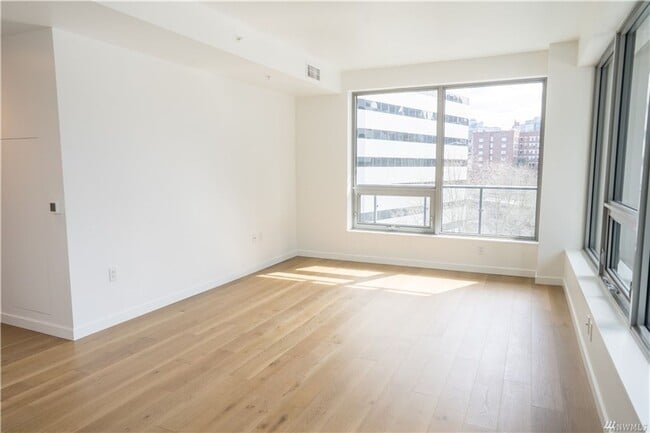 Building Photo - 1Bd/1Ba Seattle Condo