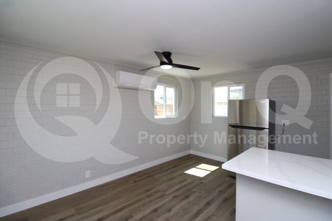 Building Photo - 802 S 11th Ave