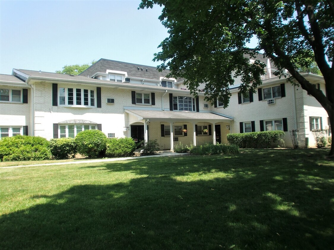 Primary Photo - 510 W Eastman St