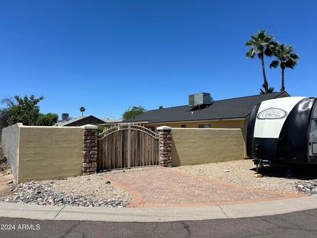 Building Photo - 16025 N 47th Dr