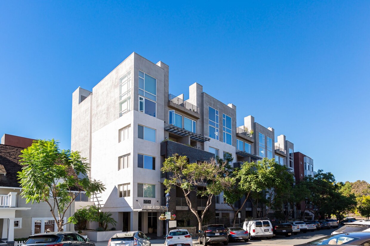 Foto principal - Condo in THE MILLS at CORTEZ HILL!