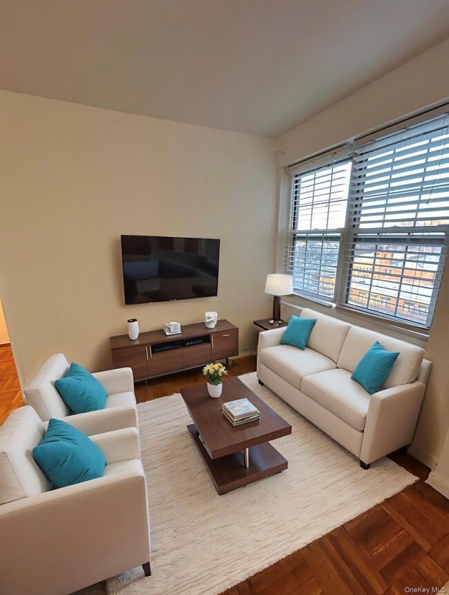 Building Photo - 210 Pelham Rd