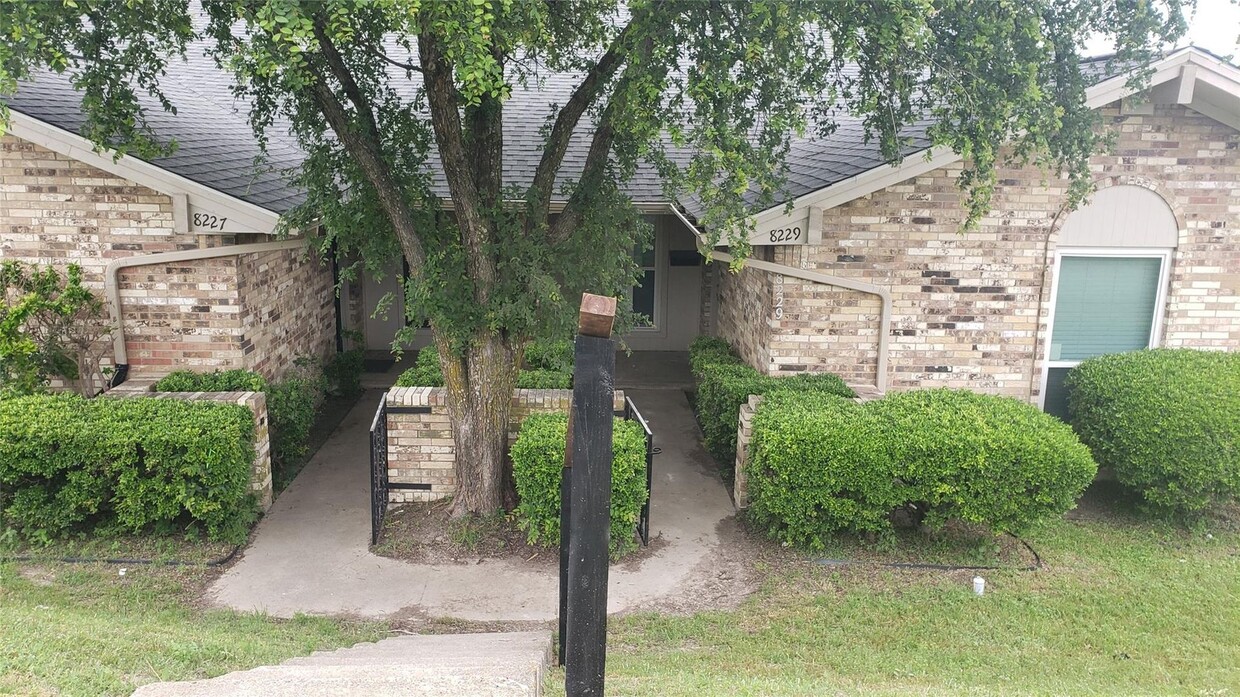 Foto principal - 8227 Ferguson Rd